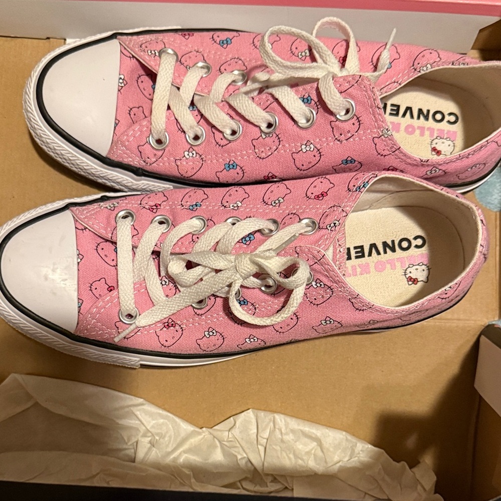 Converse unisex Pink Hello Kitty Low Top Sneakers